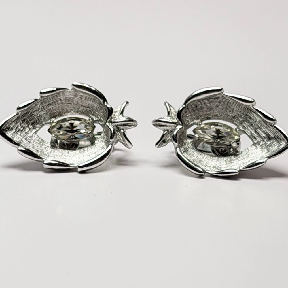 💕2/$30 Vintage Sarah Coventry Leaf Clip Earrings Silver Tone Navette Rhinestone - Picture 3 of 3